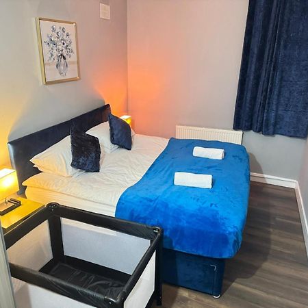 2 Bed Town Centre Nr Theatre Free Park Wi-Fi & Garden Appartement Aylesbury  Buitenkant foto