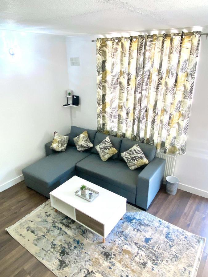 2 Bed Town Centre Nr Theatre Free Park Wi-Fi & Garden Appartement Aylesbury  Buitenkant foto
