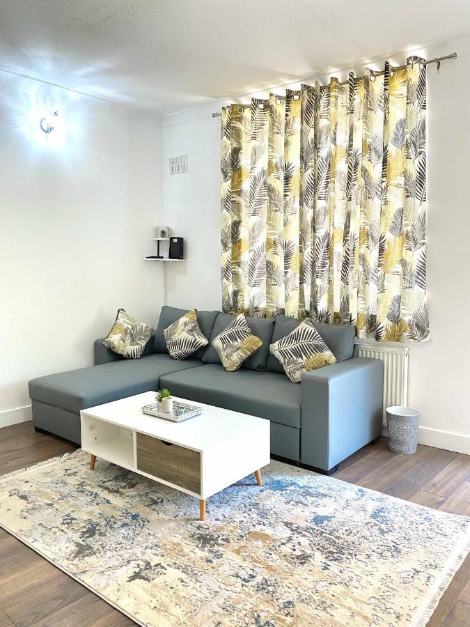 2 Bed Town Centre Nr Theatre Free Park Wi-Fi & Garden Appartement Aylesbury  Buitenkant foto