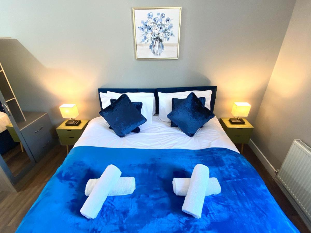 2 Bed Town Centre Nr Theatre Free Park Wi-Fi & Garden Appartement Aylesbury  Buitenkant foto