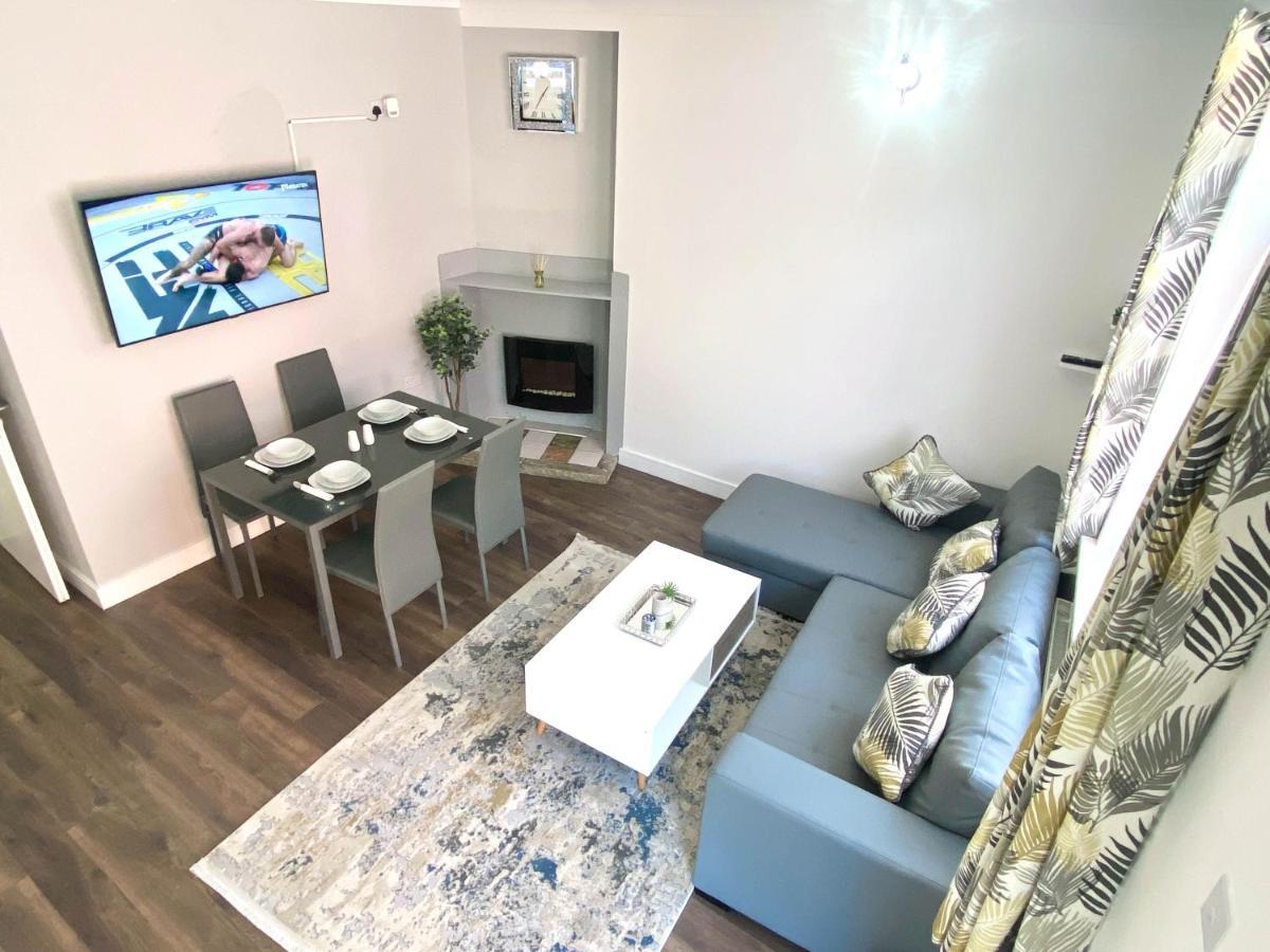 2 Bed Town Centre Nr Theatre Free Park Wi-Fi & Garden Appartement Aylesbury  Buitenkant foto