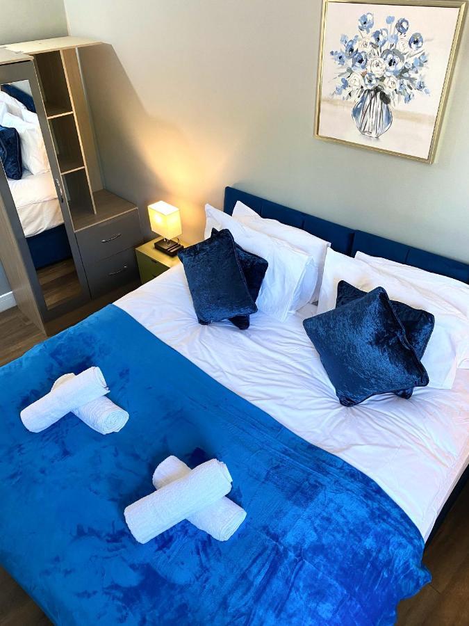2 Bed Town Centre Nr Theatre Free Park Wi-Fi & Garden Appartement Aylesbury  Buitenkant foto