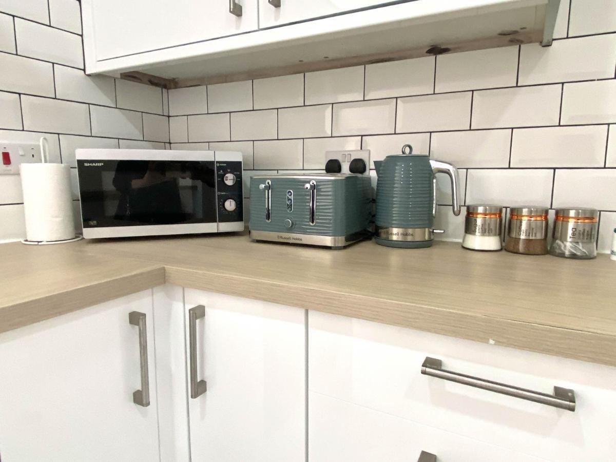2 Bed Town Centre Nr Theatre Free Park Wi-Fi & Garden Appartement Aylesbury  Buitenkant foto