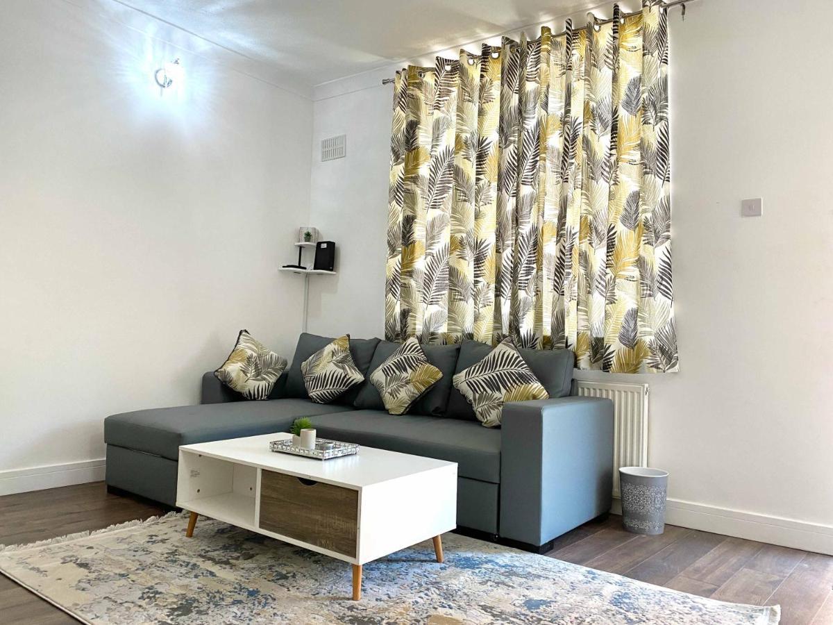 2 Bed Town Centre Nr Theatre Free Park Wi-Fi & Garden Appartement Aylesbury  Buitenkant foto