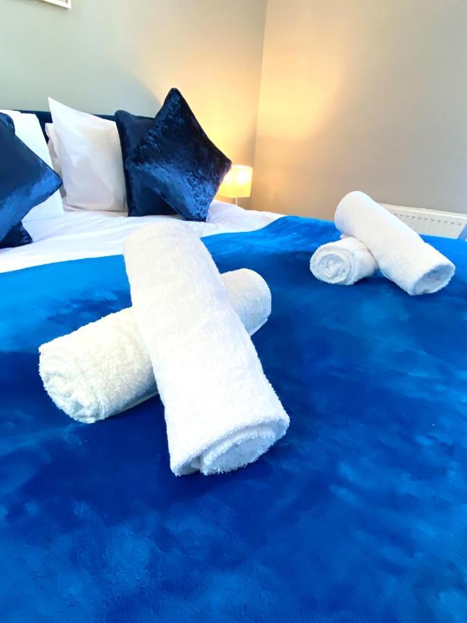 2 Bed Town Centre Nr Theatre Free Park Wi-Fi & Garden Appartement Aylesbury  Buitenkant foto