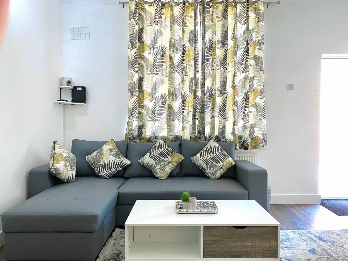 2 Bed Town Centre Nr Theatre Free Park Wi-Fi & Garden Appartement Aylesbury  Buitenkant foto