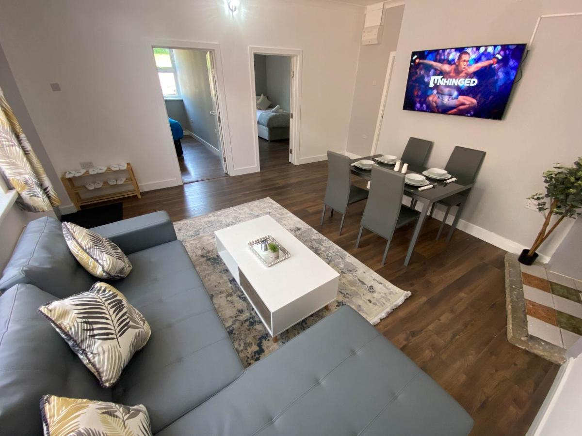 2 Bed Town Centre Nr Theatre Free Park Wi-Fi & Garden Appartement Aylesbury  Buitenkant foto