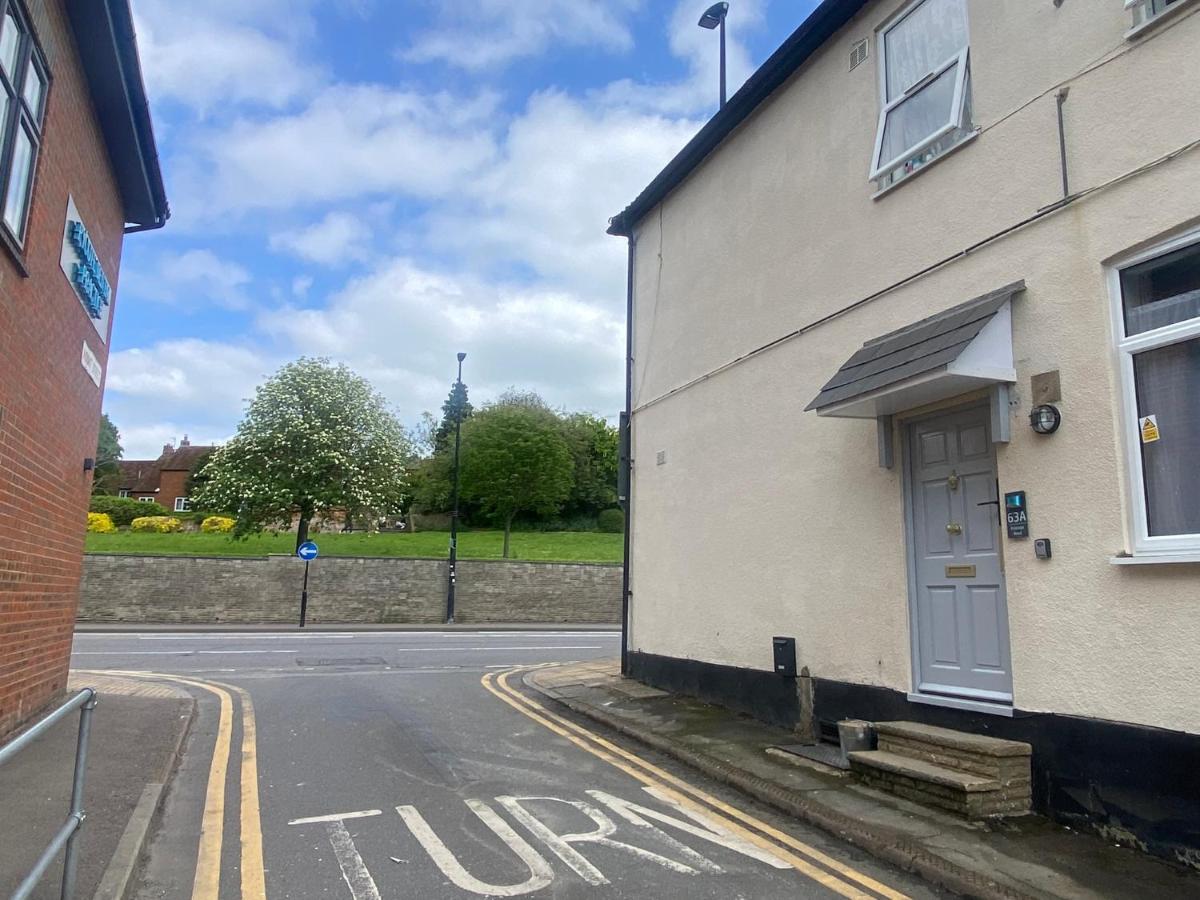 2 Bed Town Centre Nr Theatre Free Park Wi-Fi & Garden Appartement Aylesbury  Buitenkant foto