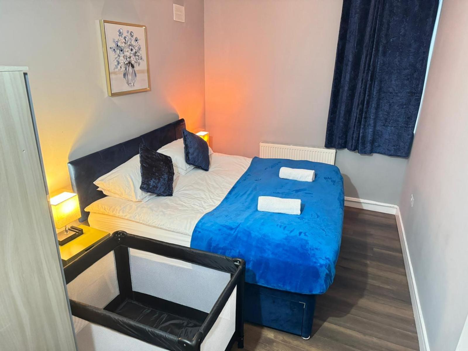 2 Bed Town Centre Nr Theatre Free Park Wi-Fi & Garden Appartement Aylesbury  Buitenkant foto