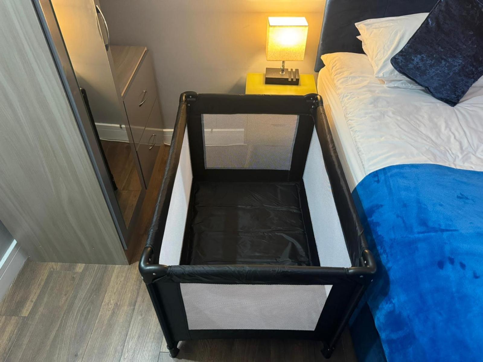 2 Bed Town Centre Nr Theatre Free Park Wi-Fi & Garden Appartement Aylesbury  Buitenkant foto
