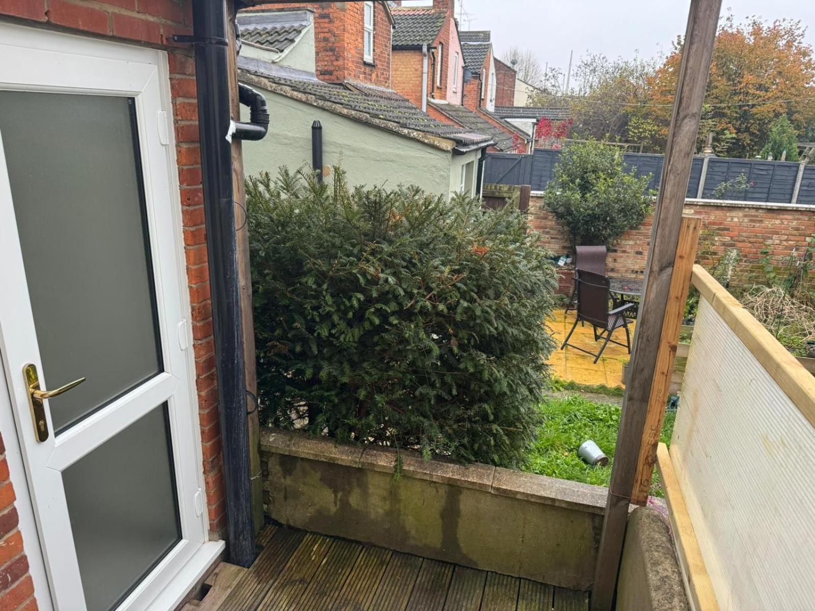 2 Bed Town Centre Nr Theatre Free Park Wi-Fi & Garden Appartement Aylesbury  Buitenkant foto
